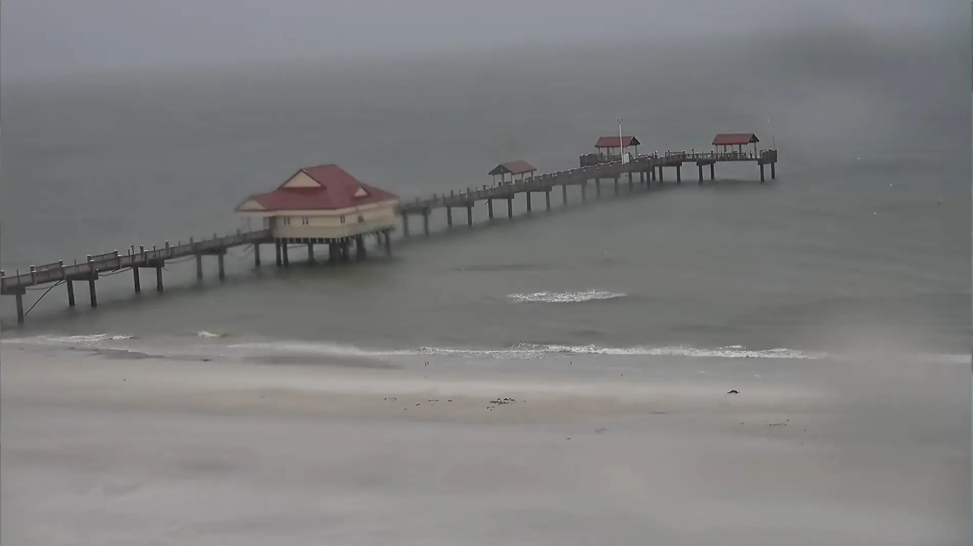 Live view of Clearwater Beach captured by the Clearwater Beach Cam in Florida.