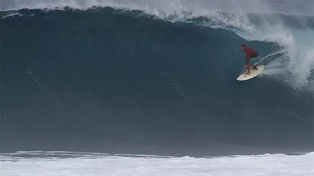 chris kelly surfing in hawaii